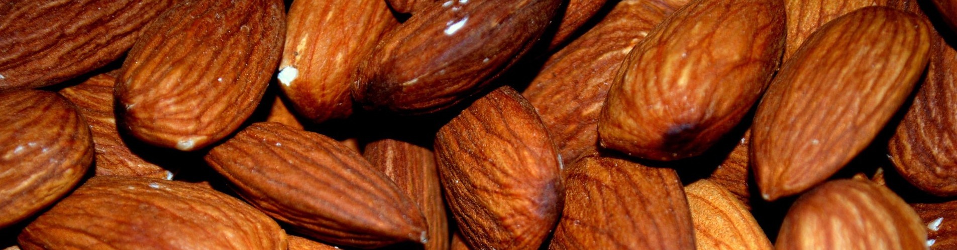 15 nuts almond-83766