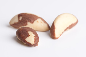 15 nuts brazil nuts Bertholletia_excelsa_seeds_closeup